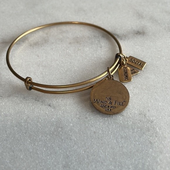 Celtic Knot Adjustable Gold Bangle Bracelet - Picture 4 of 4